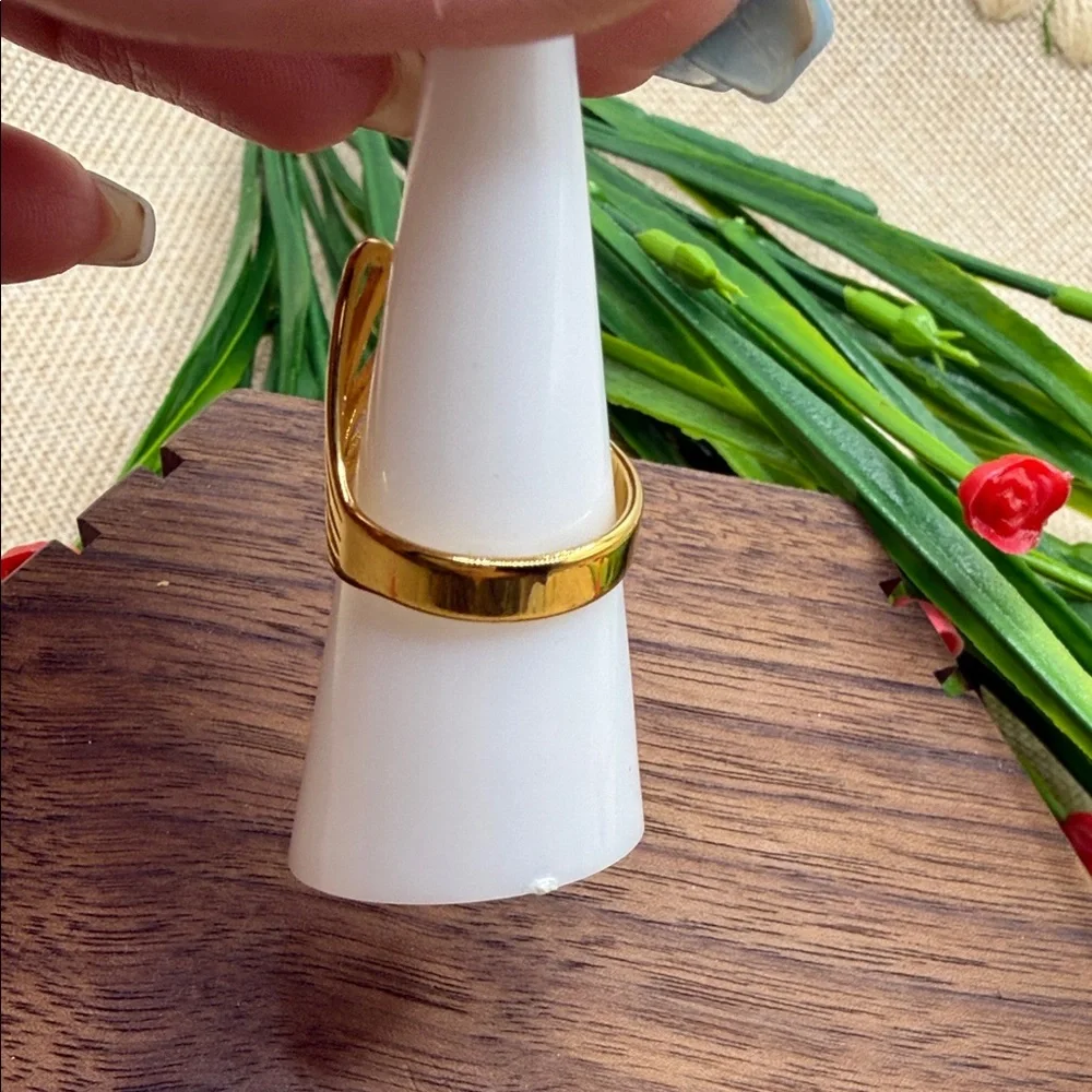 6.5 Elegant Gold Butterfly Ring